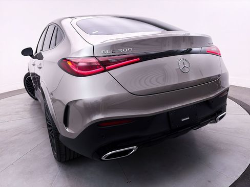 Used 2024 Mercedes-Benz GLC 300 4MATIC w/ AMG Line image 11