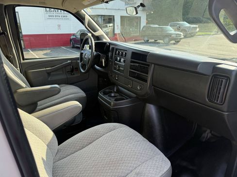 Used 2016 GMC Savana 2500 RWD image 16