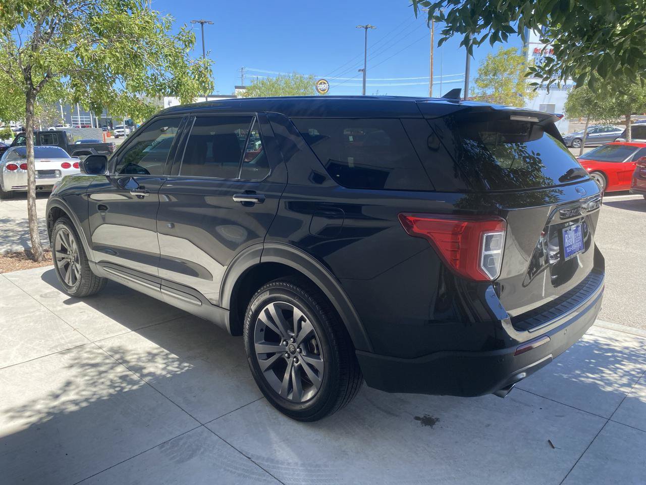 Used 2022 Ford Explorer XLT w/ Equipment Group 202A AWD/4WD image 14