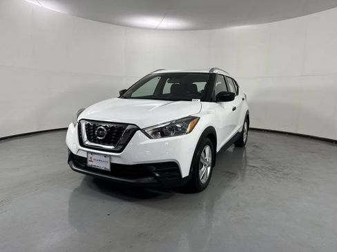 Used 2019 Nissan Kicks S FWD image 2