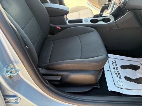 Used 2017 Chevrolet Cruze LS FWD image 19