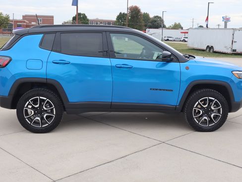 Used 2024 Jeep Compass Trailhawk w/ Trailhawk Elite Group image 5