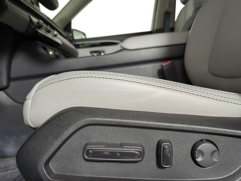 New 2025 Honda Pilot Touring image 18