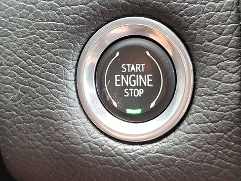 Used 2023 GMC Yukon XL Denali image 33