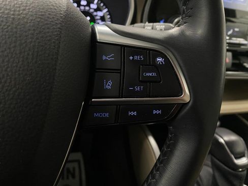 Used 2021 Toyota Highlander XLE image 18