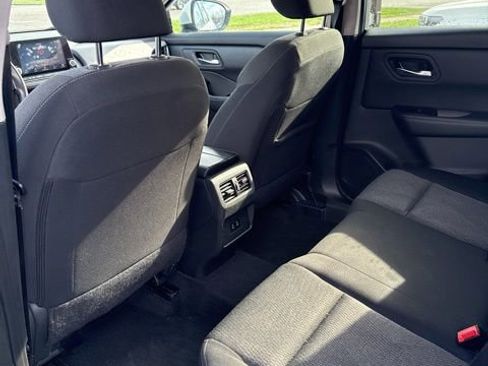 Used 2024 Nissan Rogue SV image 11