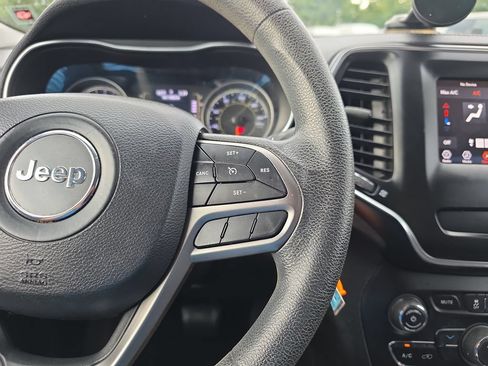 Used 2019 Jeep Cherokee Latitude w/ Popular Appearance Group FWD image 21