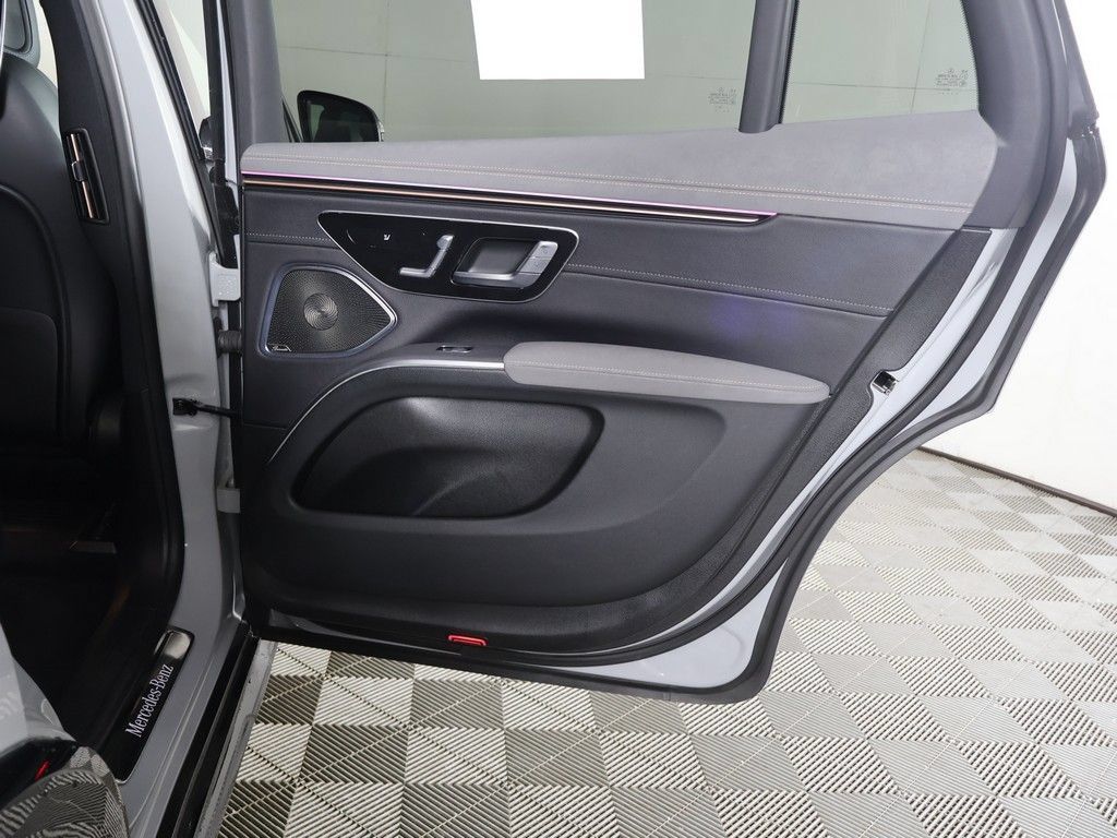 Used 2023 Mercedes-Benz EQS 580 4MATIC SUV image 28