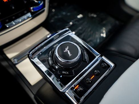 Used 2019 Rolls-Royce Phantom Sedan RWD image 38