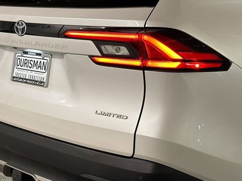 Used 2024 Toyota Grand Highlander Limited image 8