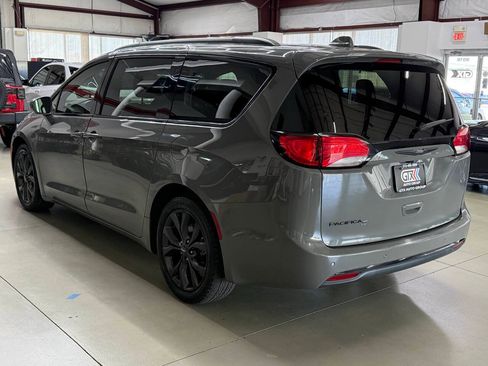 Used 2020 Chrysler Pacifica Touring-L Plus w/ S Appearance Package FWD image 4