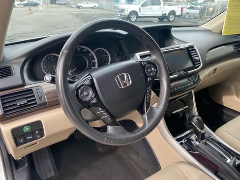 Used 2016 Honda Accord Touring image 24