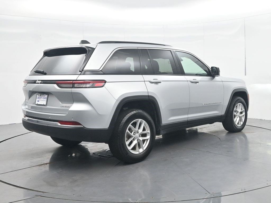 Used 2025 Jeep Grand Cherokee Laredo X AWD/4WD image 5
