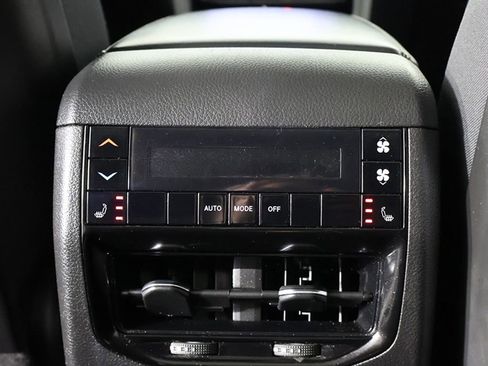 Used 2023 Jeep Grand Cherokee L Limited AWD/4WD image 45