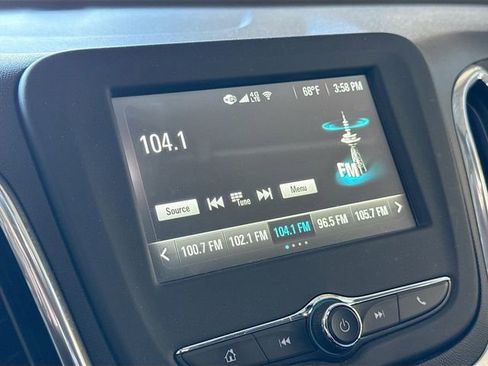 Used 2018 Chevrolet Equinox LT image 15