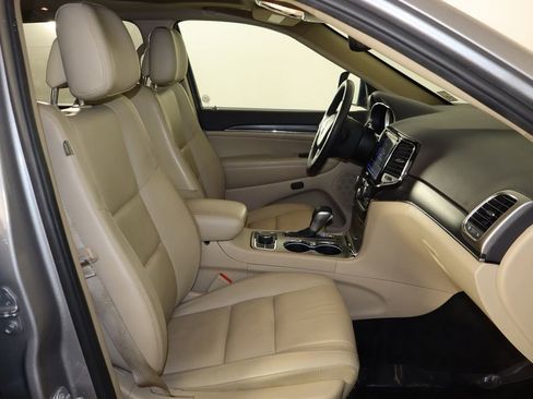 Used 2019 Jeep Grand Cherokee Limited w/ Trailer Tow Group IV image 19