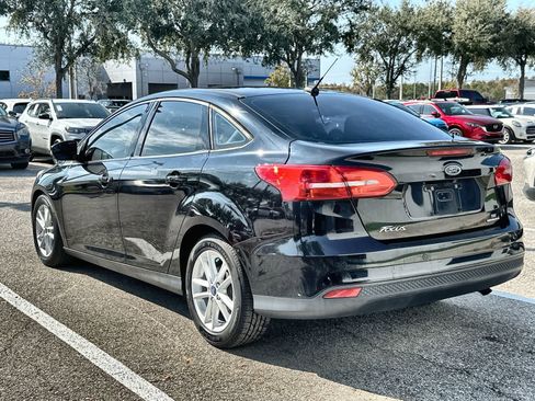 Used 2016 Ford Focus SE w/ SE Power Seat Package image 4