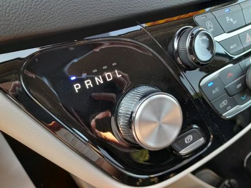 Used 2023 Chrysler Pacifica Touring-L FWD image 25