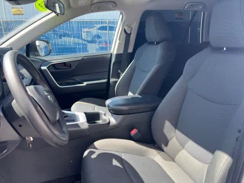 Used 2022 Toyota RAV4 LE FWD image 12