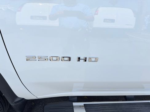 Used 2025 Chevrolet Silverado 2500 LT w/ Convenience Package AWD/4WD image 40