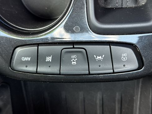 Used 2025 Chevrolet TrailBlazer LT AWD/4WD image 27