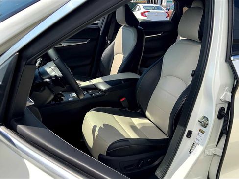 Used 2023 INFINITI QX55 Luxe w/ Cargo Package image 8