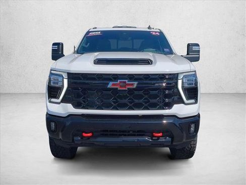 Used 2024 Chevrolet Silverado 2500 ZR2 w/ Technology Package AWD/4WD image 2