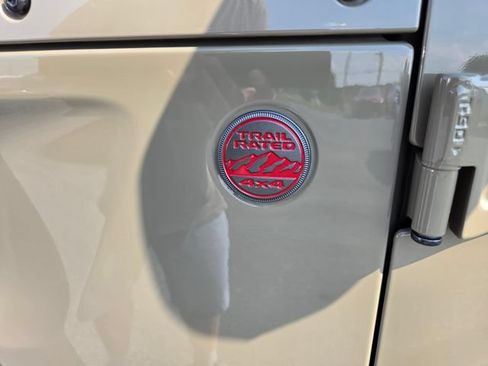 Used 2020 Jeep Gladiator Rubicon AWD/4WD image 23