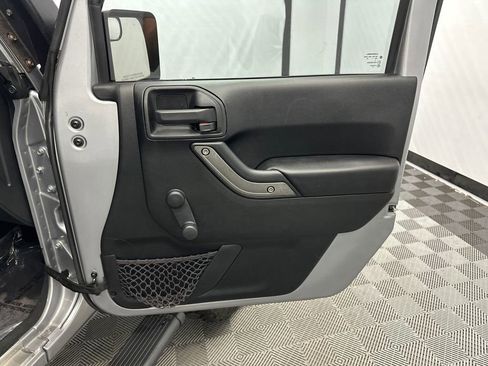 Used 2017 Jeep Wrangler Unlimited Sport w/ Connectivity Group AWD/4WD image 14