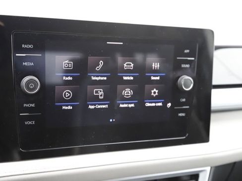 Used 2025 Volkswagen Taos SE image 23