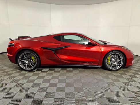 Used 2024 Chevrolet Corvette Z06 image 7