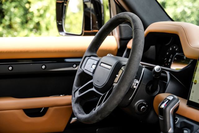 Used 2024 Land Rover Defender 110 V8 AWD/4WD image 19