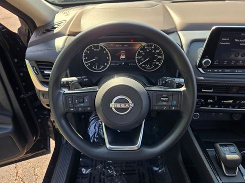 Used 2023 Nissan Rogue SV FWD image 32