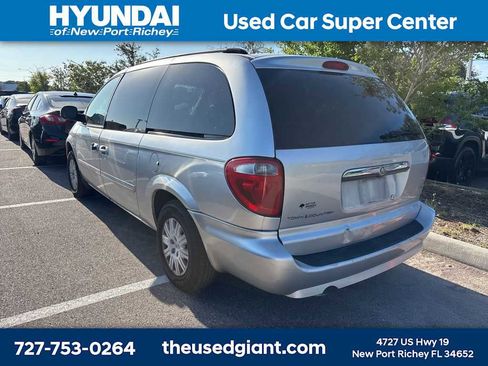 Used 2007 Chrysler Town & Country LX w/ Popular Equipment Group II FWD image 2