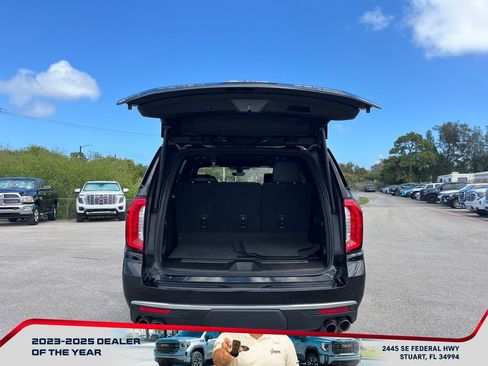 Used 2021 GMC Yukon Denali w/ Denali Premium Package image 17