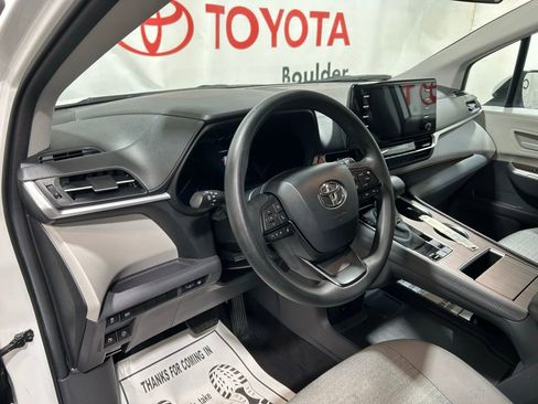 Used 2024 Toyota Sienna LE image 29