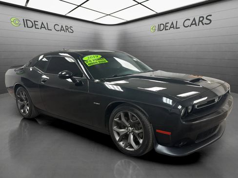 Used 2019 Dodge Challenger R/T RWD image 3