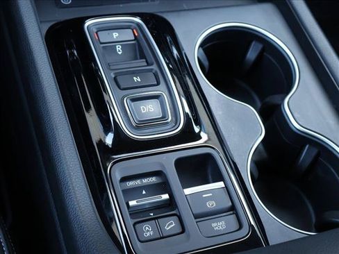 Used 2025 Honda Pilot Touring image 18