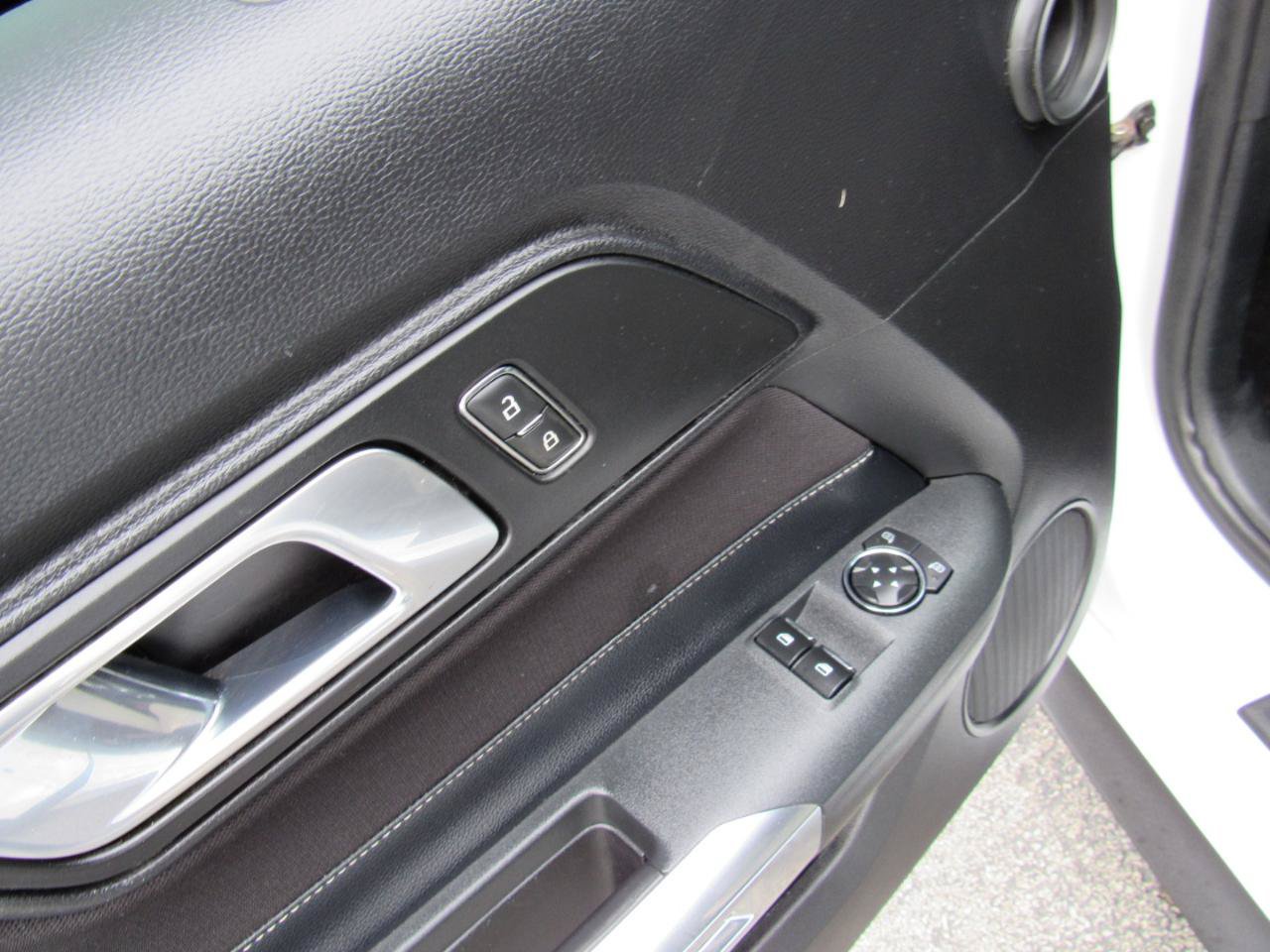 Used 2020 Ford Mustang Coupe RWD image 13