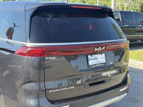 Used 2022 Kia Carnival LX FWD image 10