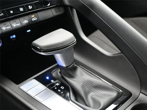 Used 2024 Hyundai Elantra SEL image 5