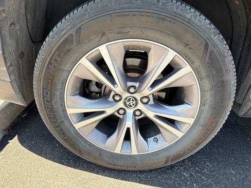 Used 2016 Toyota Highlander Plus FWD image 16