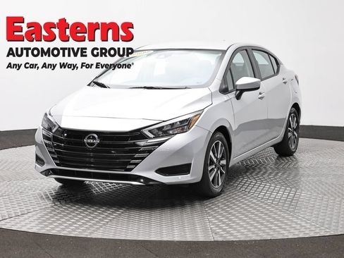Used 2025 Nissan Versa SV FWD image 1