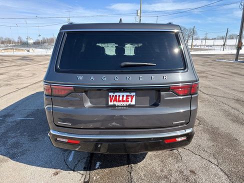 Used 2023 Jeep Wagoneer Series III w/ Preferred Equipment Group image 12