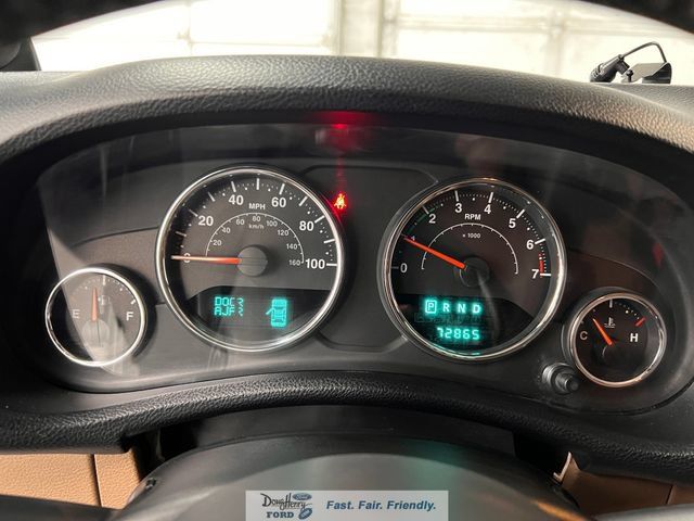 Used 2014 Jeep Wrangler Unlimited Sahara w/ Dual Top Group AWD/4WD image 43
