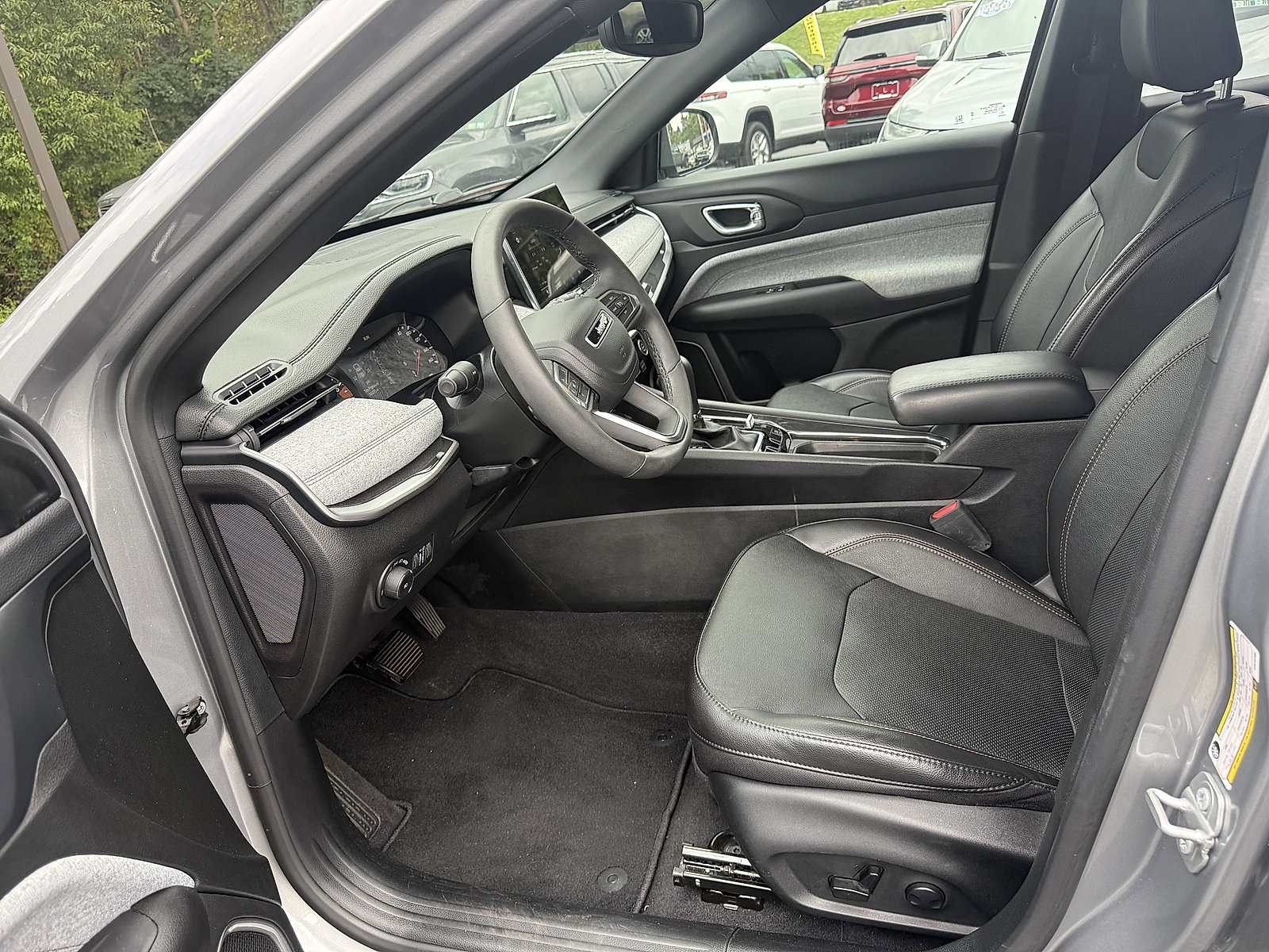 Certified 2023 Jeep Compass Latitude AWD/4WD image 6