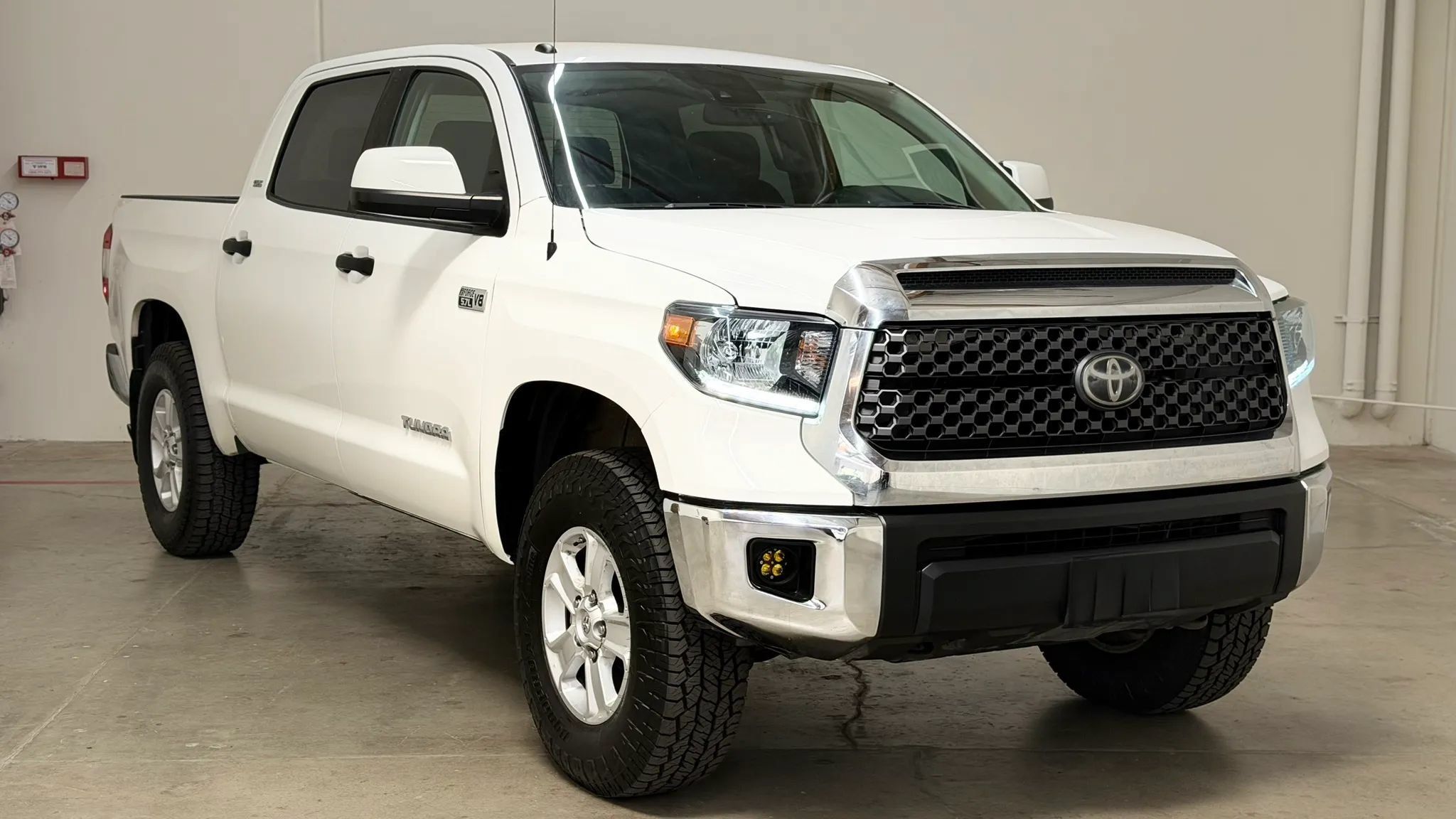 Used 2019 Toyota Tundra SR5 AWD/4WD image 3
