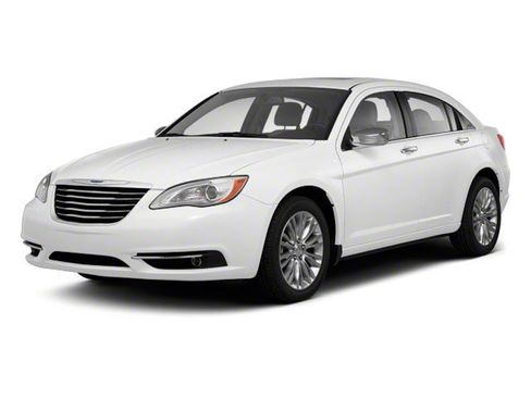 Used 2013 Chrysler 200 Touring FWD image 2
