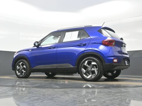 Certified 2025 Hyundai Venue Limited image 28