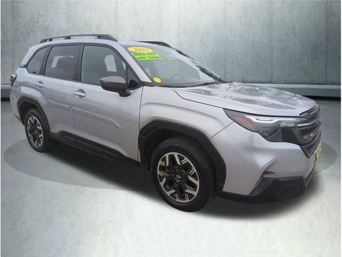 Used 2025 Subaru Forester Premium AWD/4WD image 8